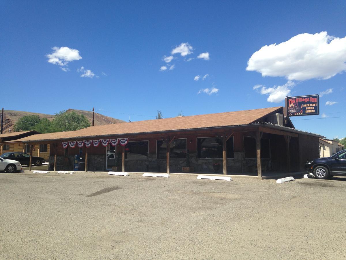 The Village Inn Motel & Restaurant 查里斯 外观 照片